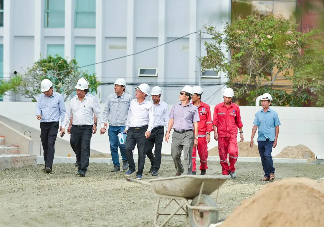 Đội ngũ Không Gian Sống tại công trường